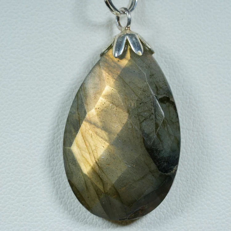 wisiorek-z-kamienia-naturalnego-mineraly (120).webp