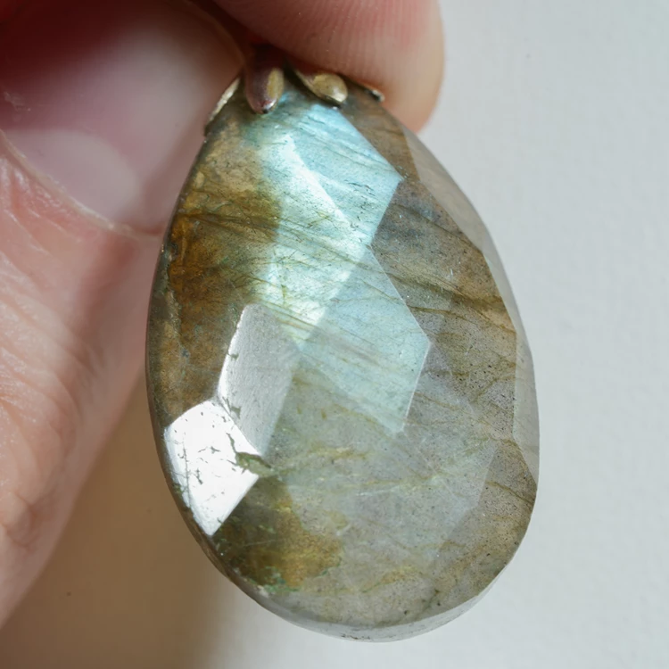 wisiorek-z-kamienia-naturalnego-mineraly (117).webp