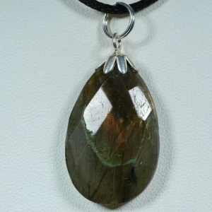 wisiorek-z-kamienia-naturalnego-mineraly (101).webp
