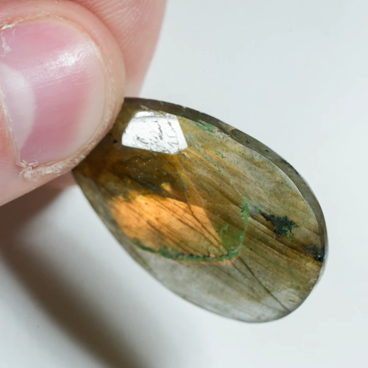 wisiorek-z-kamienia-naturalnego-mineraly (103).webp