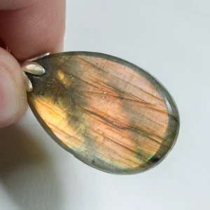 wisiorek-z-kamienia-naturalnego-mineraly (104).webp