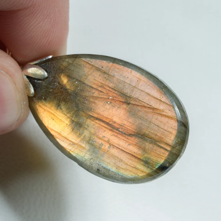 wisiorek-z-kamienia-naturalnego-mineraly (104).webp