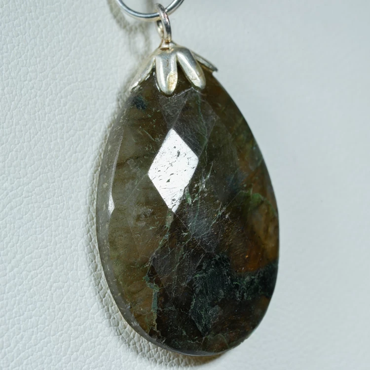 wisiorek-z-kamienia-naturalnego-mineraly (113).webp