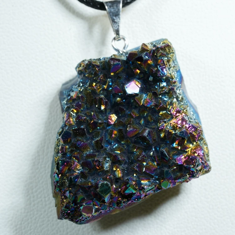 wisiorek-z-kamienia-naturalnego-mineraly (10).webp