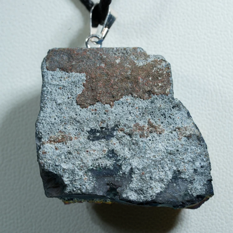 wisiorek-z-kamienia-naturalnego-mineraly (12).webp