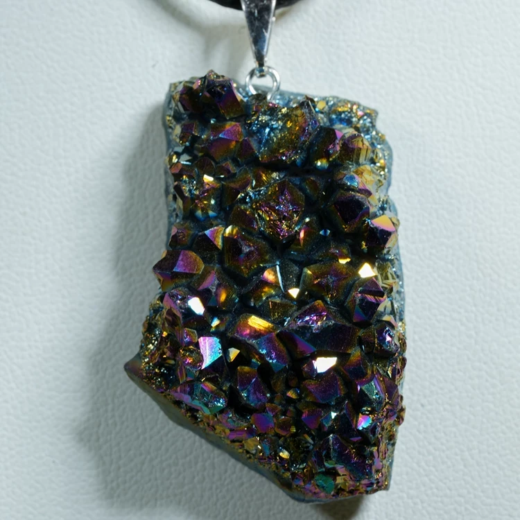 wisiorek-z-kamienia-naturalnego-mineraly (4).webp