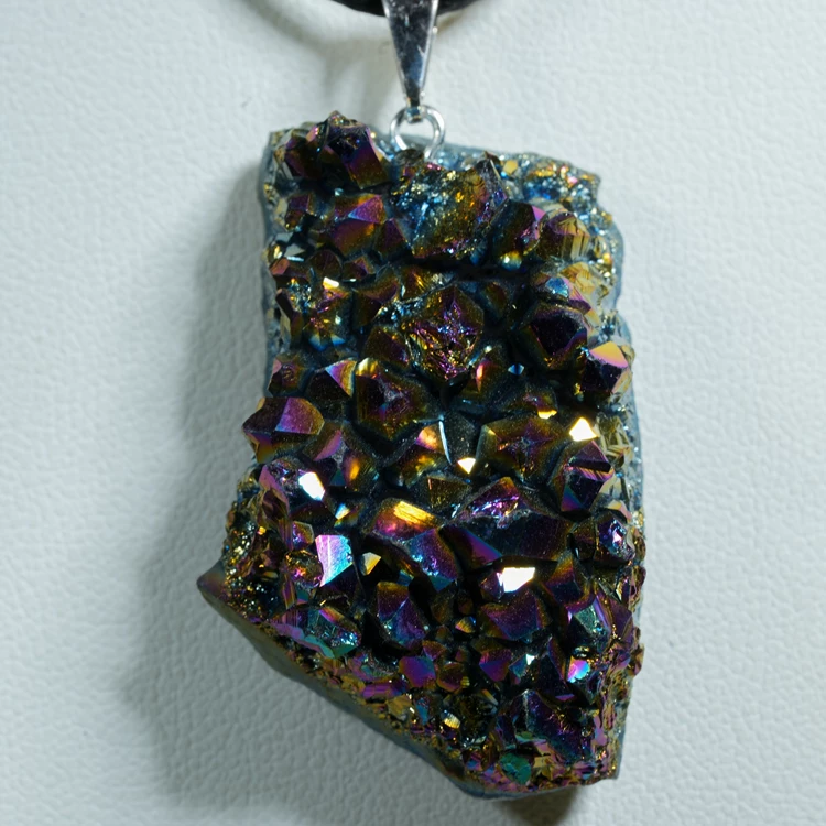 wisiorek-z-kamienia-naturalnego-mineraly (4).webp