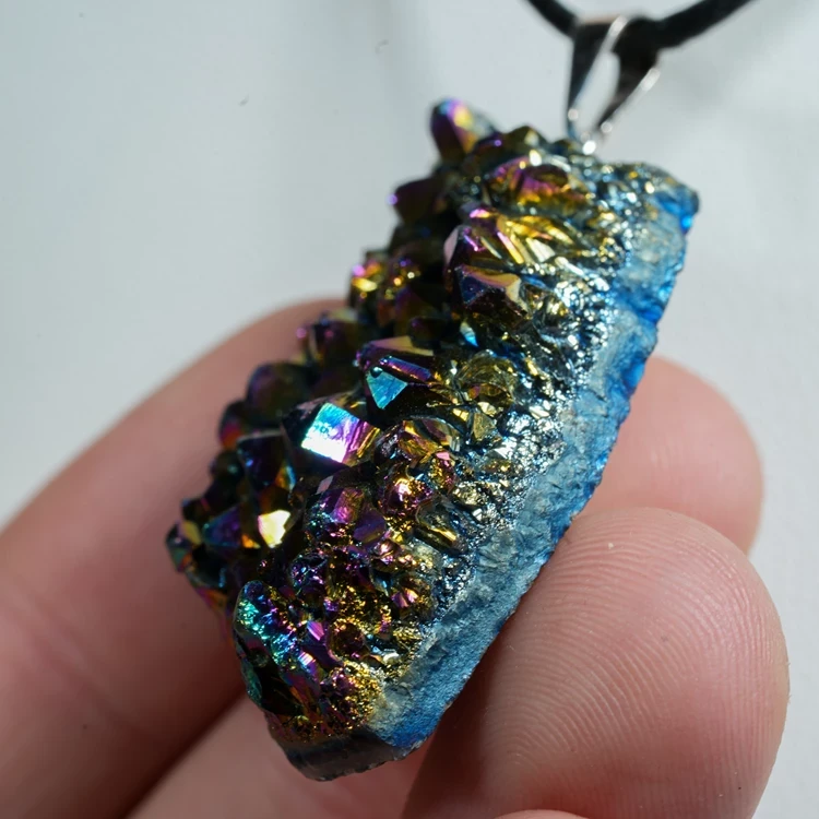 wisiorek-z-kamienia-naturalnego-mineraly (6).webp
