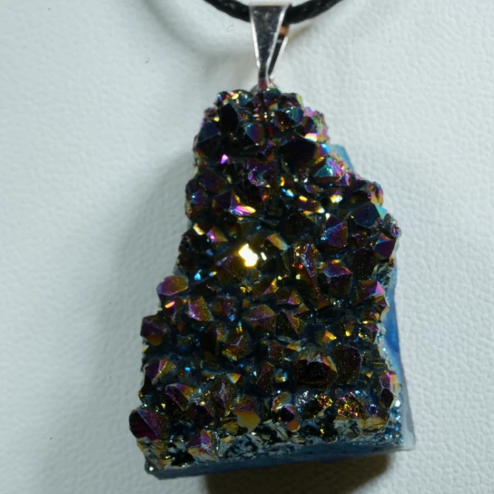 wisiorek-z-kamienia-naturalnego-mineraly (19).webp