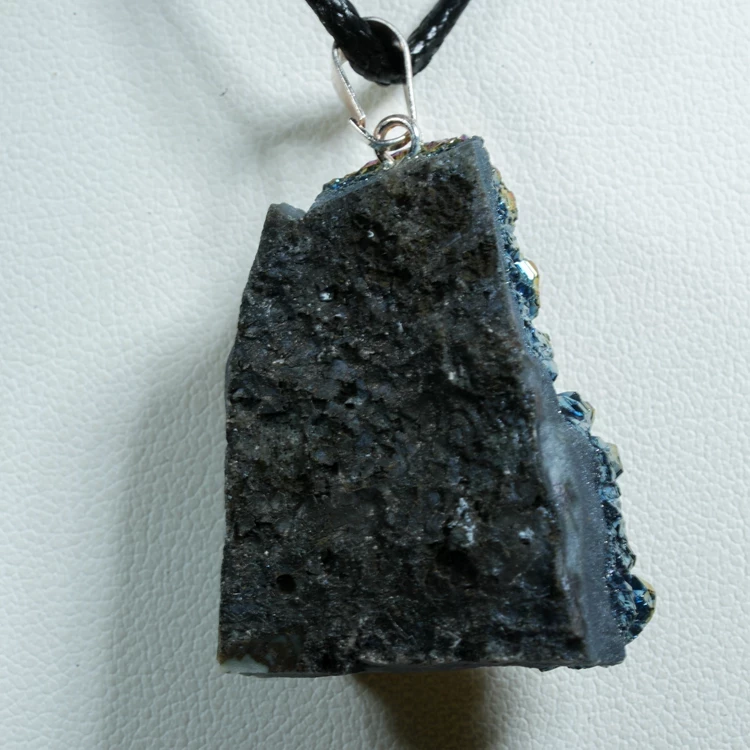 wisiorek-z-kamienia-naturalnego-mineraly (21).webp