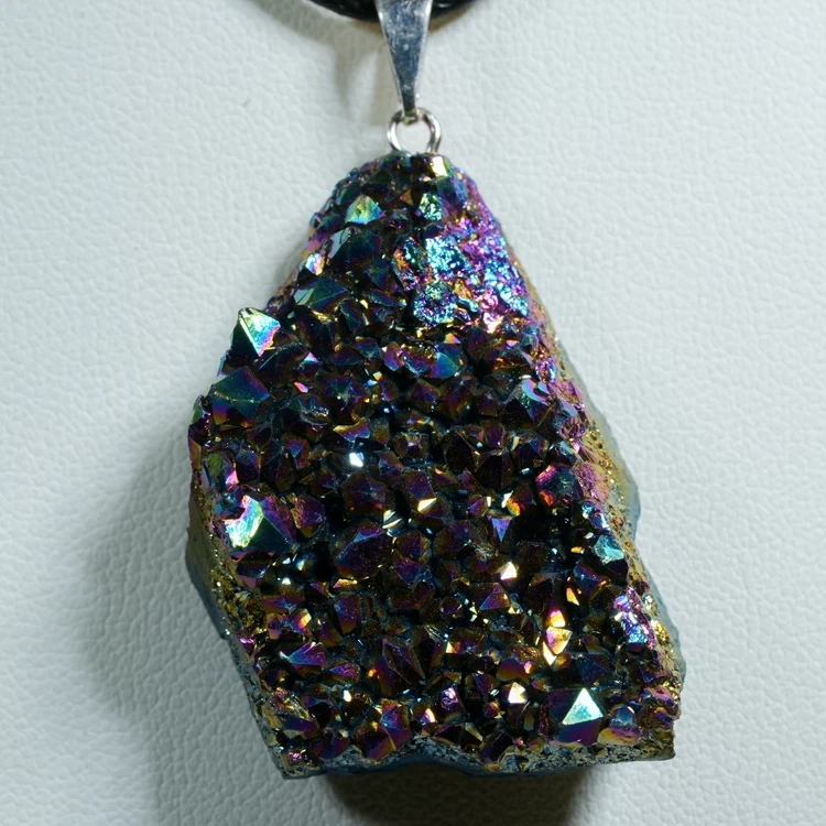 wisiorek-z-kamienia-naturalnego-mineraly (13).webp