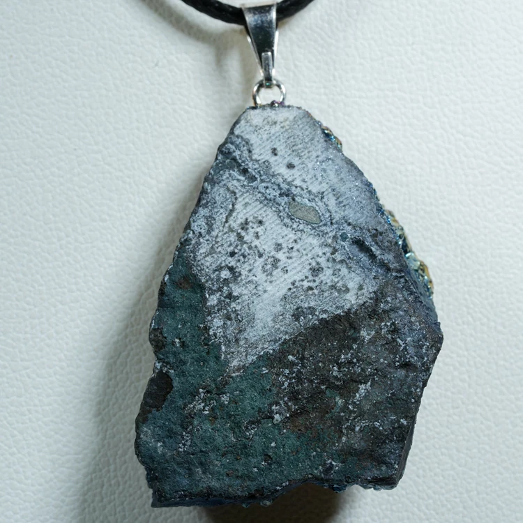 wisiorek-z-kamienia-naturalnego-mineraly (15).webp