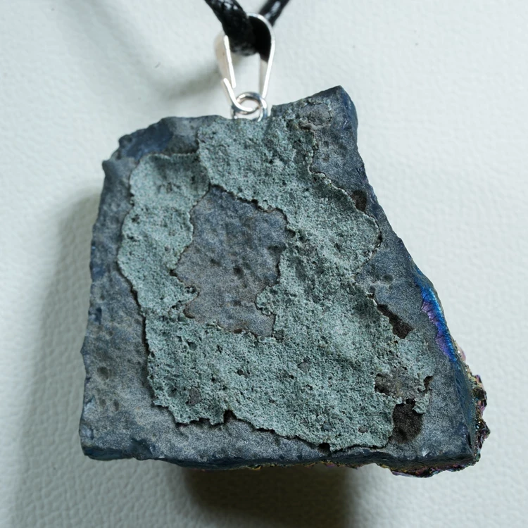 wisiorek-z-kamienia-naturalnego-mineraly (2).webp