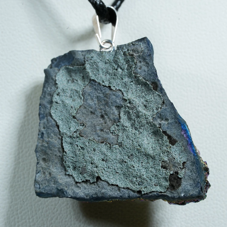 wisiorek-z-kamienia-naturalnego-mineraly (2).webp
