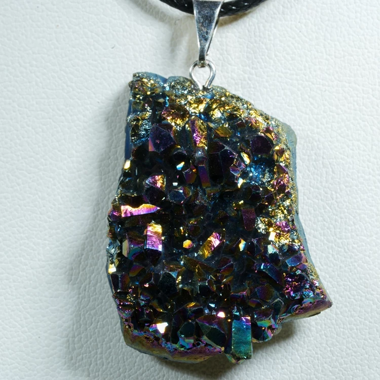 wisiorek-z-kamienia-naturalnego-mineraly (28).webp