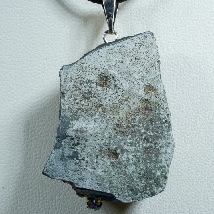 wisiorek-z-kamienia-naturalnego-mineraly (30).webp