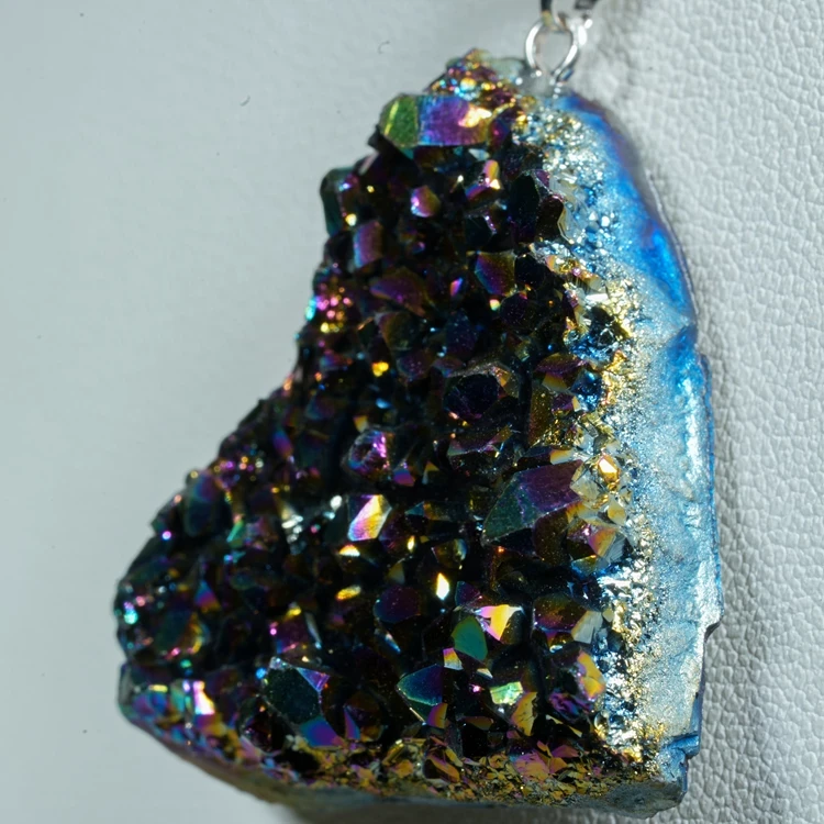 wisiorek-z-kamienia-naturalnego-mineraly (17).webp