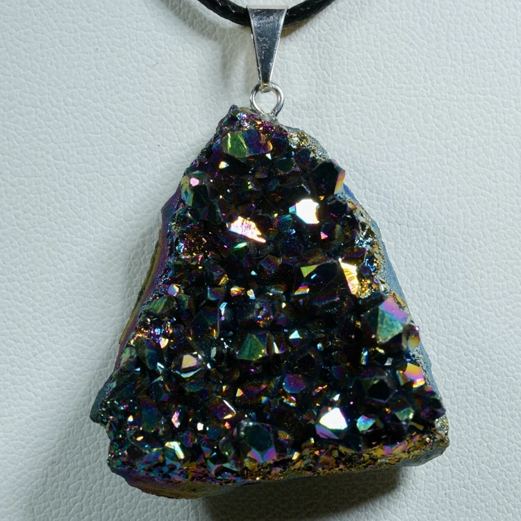 wisiorek-z-kamienia-naturalnego-mineraly (16).webp