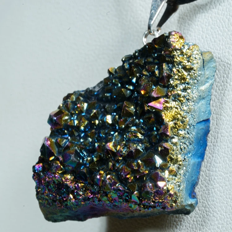 wisiorek-z-kamienia-naturalnego-mineraly (26).webp