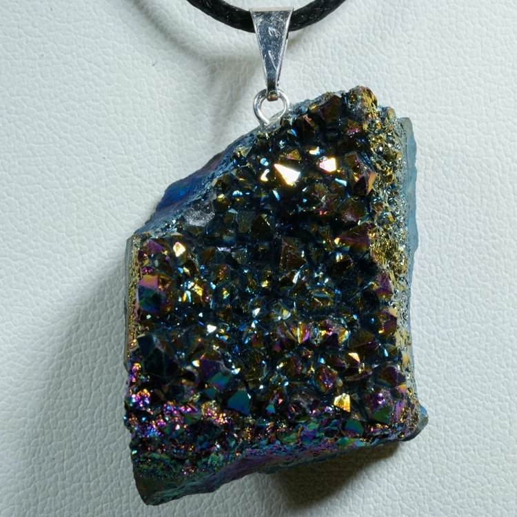 wisiorek-z-kamienia-naturalnego-mineraly (25).webp