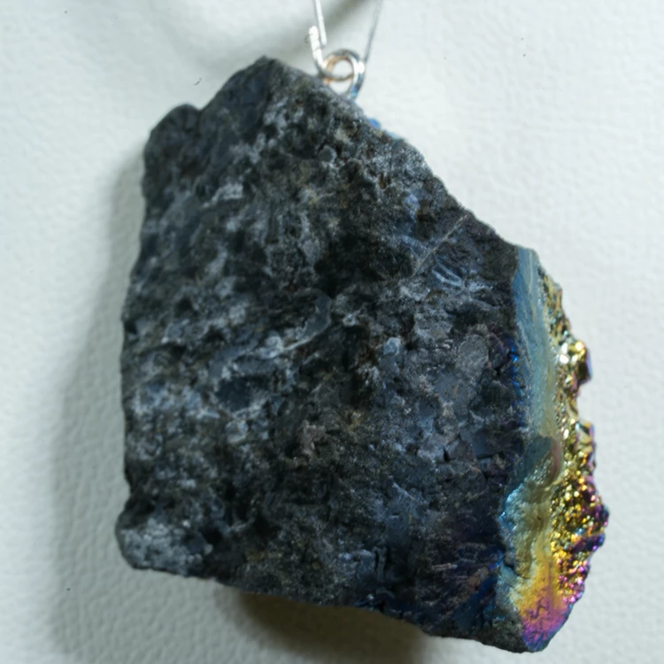 wisiorek-z-kamienia-naturalnego-mineraly (27).webp