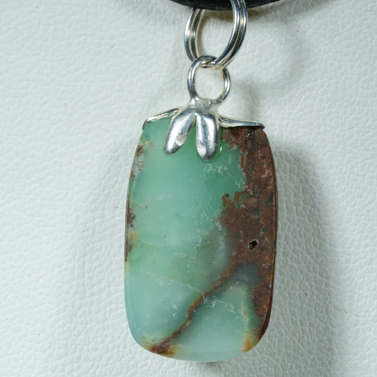 wisiorek-z-kamienia-naturalnego-mineraly (73).webp