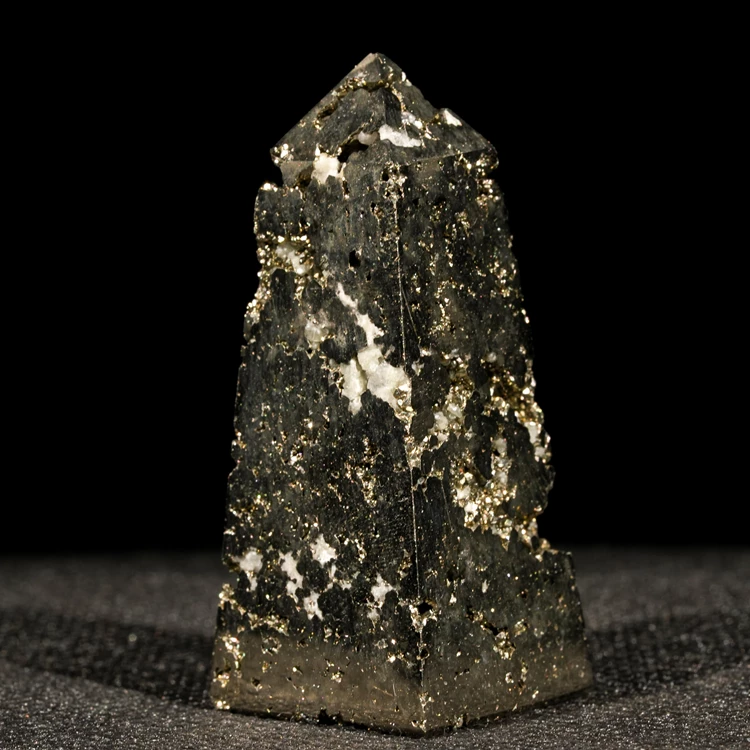 piryt-zloty-kamien-naturalny-pirytowe (37).webp