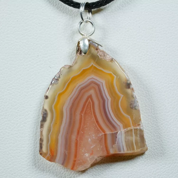 wisiorek-z-naturalnego-kamienia (205).webp