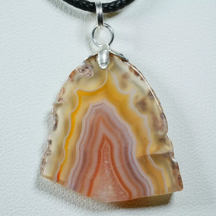 wisiorek-z-naturalnego-kamienia (207).webp