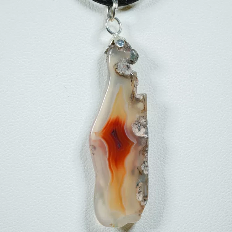 wisiorek-z-naturalnego-kamienia (211).webp