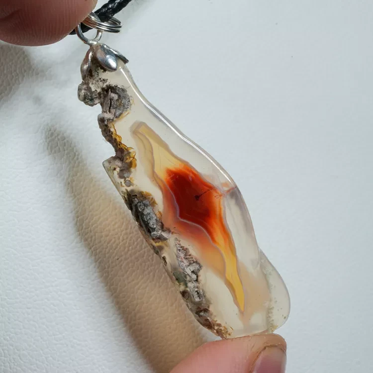 wisiorek-z-naturalnego-kamienia (212).webp