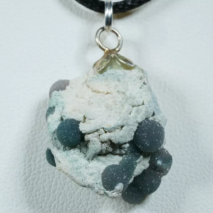 wisiorek-z-naturalnego-kamienia (34).webp