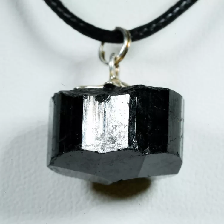 wisiorek-z-naturalnego-kamienia (165).webp