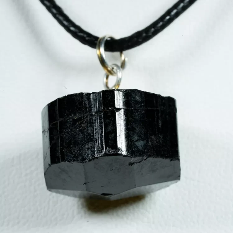 wisiorek-z-naturalnego-kamienia (166).webp