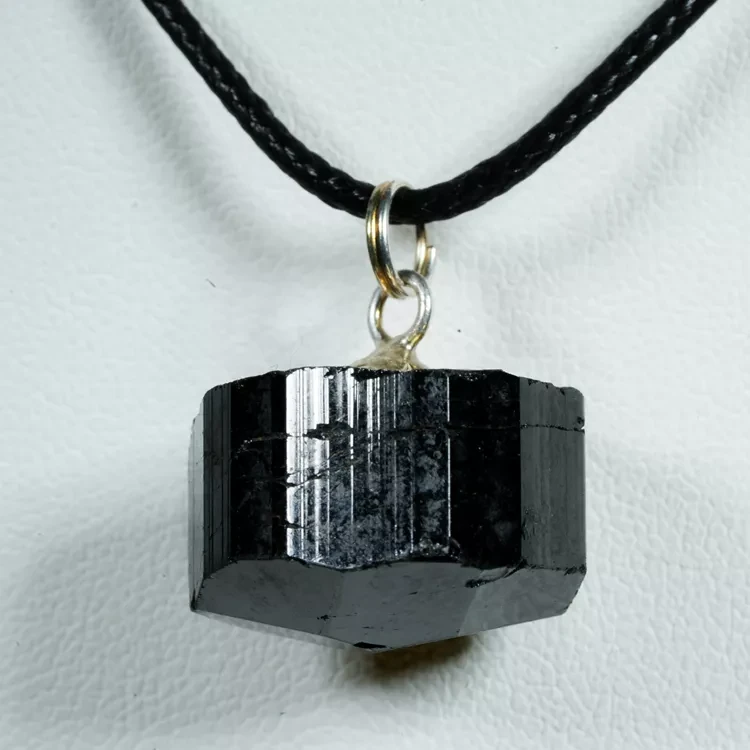 wisiorek-z-naturalnego-kamienia (167).webp