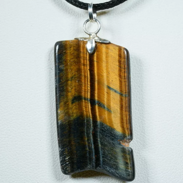 wisiorek-z-naturalnego-kamienia (46).webp