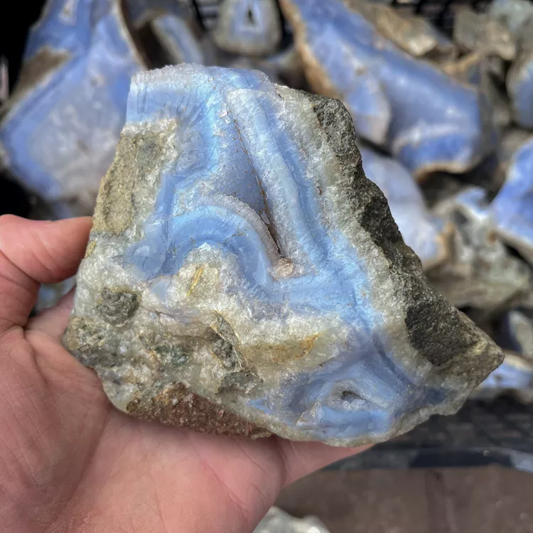 agaty-niebieskie-surowe-chalcedony (2).webp