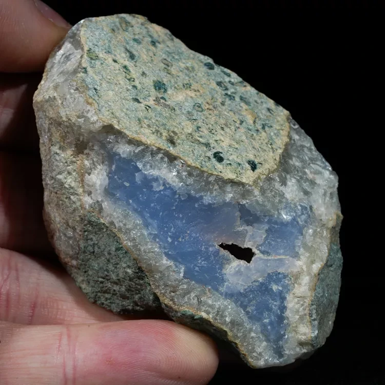 chalcedon-blekitny-niebieski-agat (46).webp