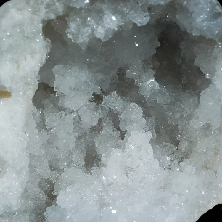 geoda-kwarcowa-z-maroka-duza-naturalna (30).webp
