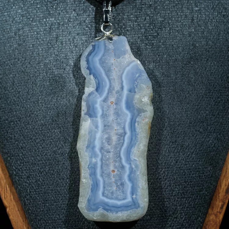 zawieszka-na-szyje-z-kamienia-naturalnego (49).webp
