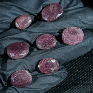 rubin-klejnot-naturalny-kamien-szlachetny (8).webp