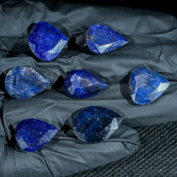 szafir-naturalny-niebieski-klejnot-szlachetny (12).webp