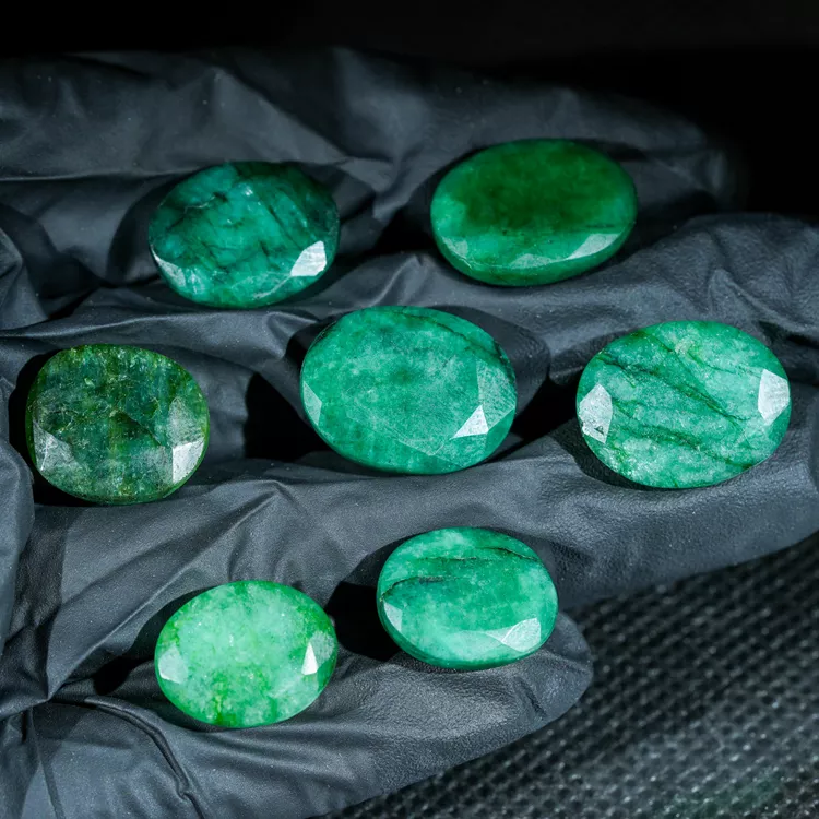 szmaragd-naturalny-klejnot-beryl (9).webp