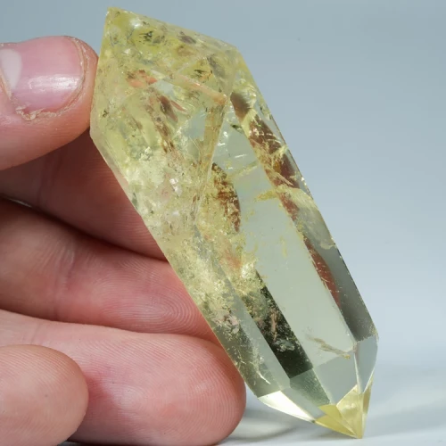 cytryn-przezroczysty-krysztal-zolty-kamien (78).webp