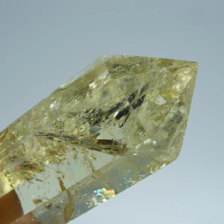 cytryn-przezroczysty-krysztal-zolty-kamien (79).webp