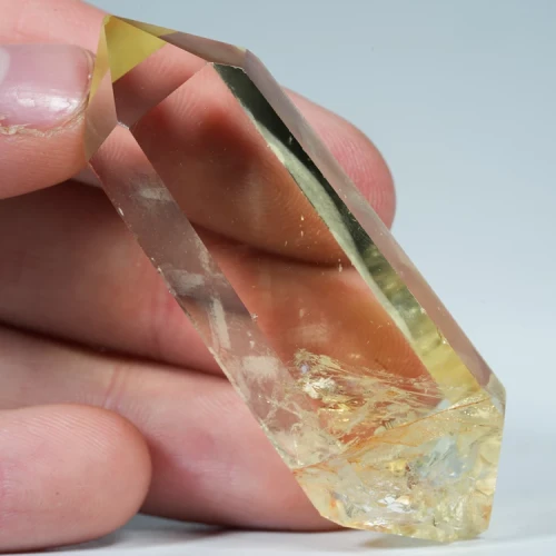 cytryn-przezroczysty-krysztal-zolty-kamien (80).webp