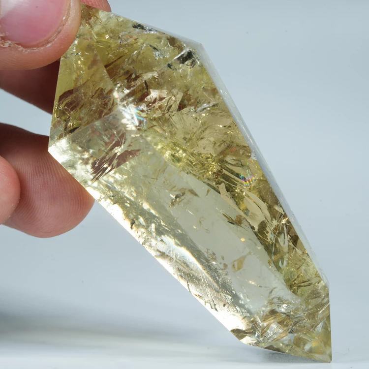 cytryn-przezroczysty-krysztal-zolty-kamien (99).webp