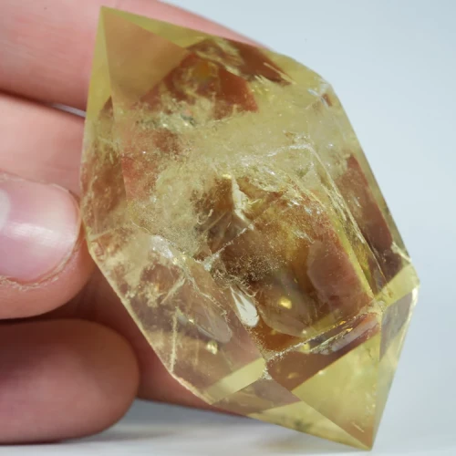 cytryn-przezroczysty-krysztal-zolty-kamien (101).webp