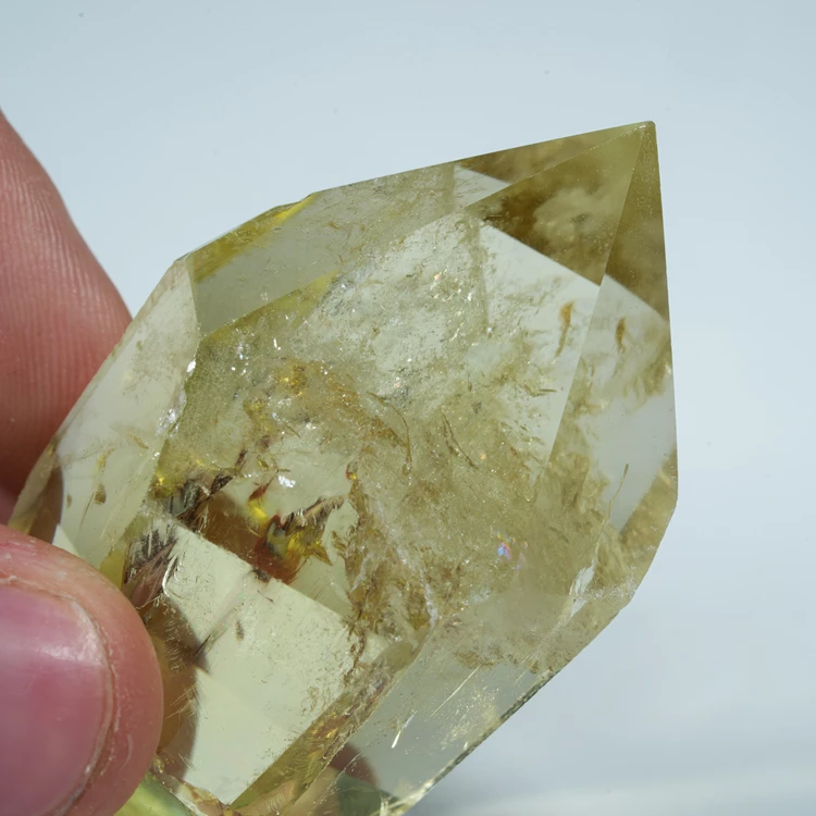 cytryn-przezroczysty-krysztal-zolty-kamien (104).webp