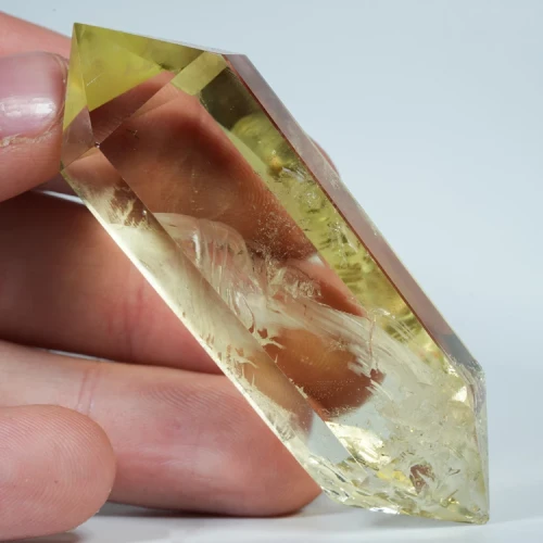 cytryn-przezroczysty-krysztal-zolty-kamien (105).webp